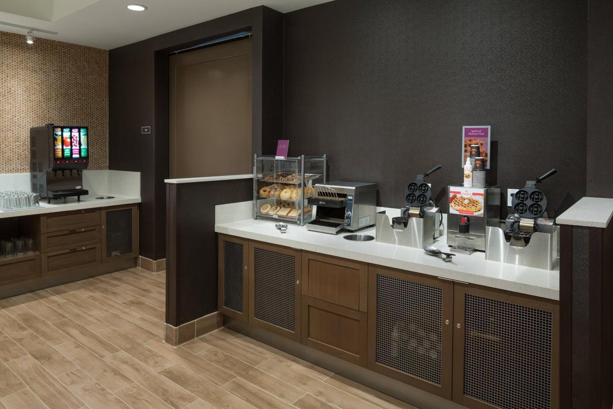 By Marriott Ontario Hotel