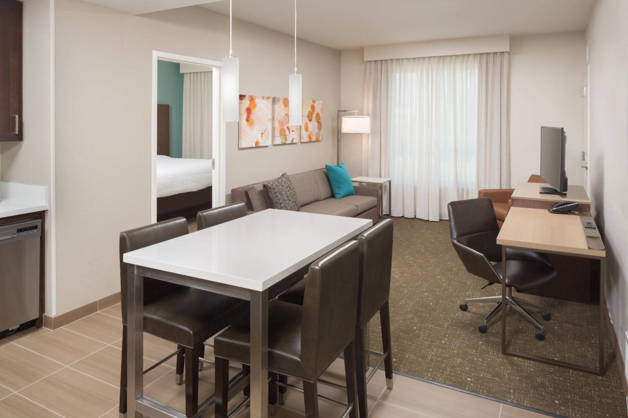 By Marriott Ontario Hotel