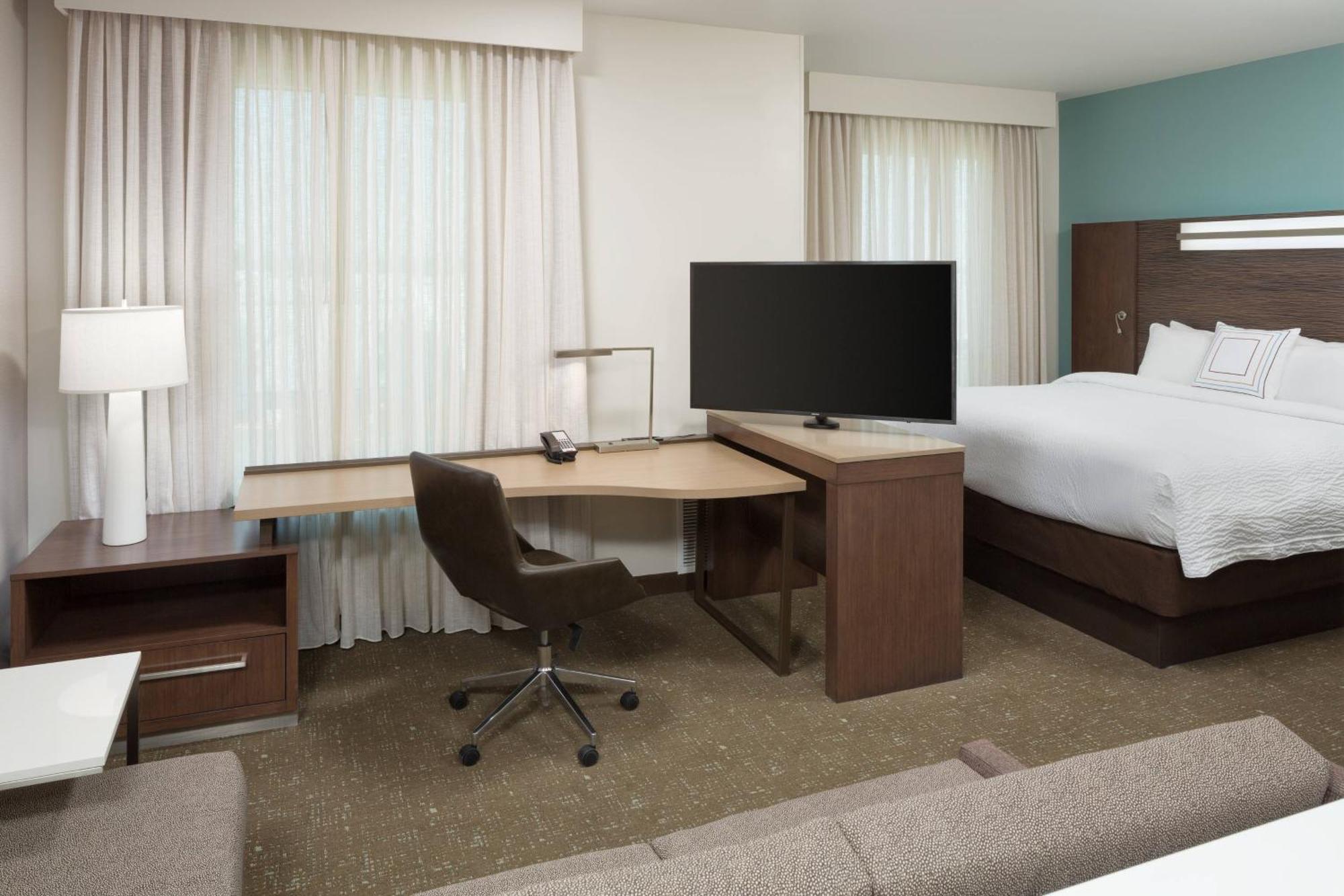 By Marriott Ontario Hotel 3*